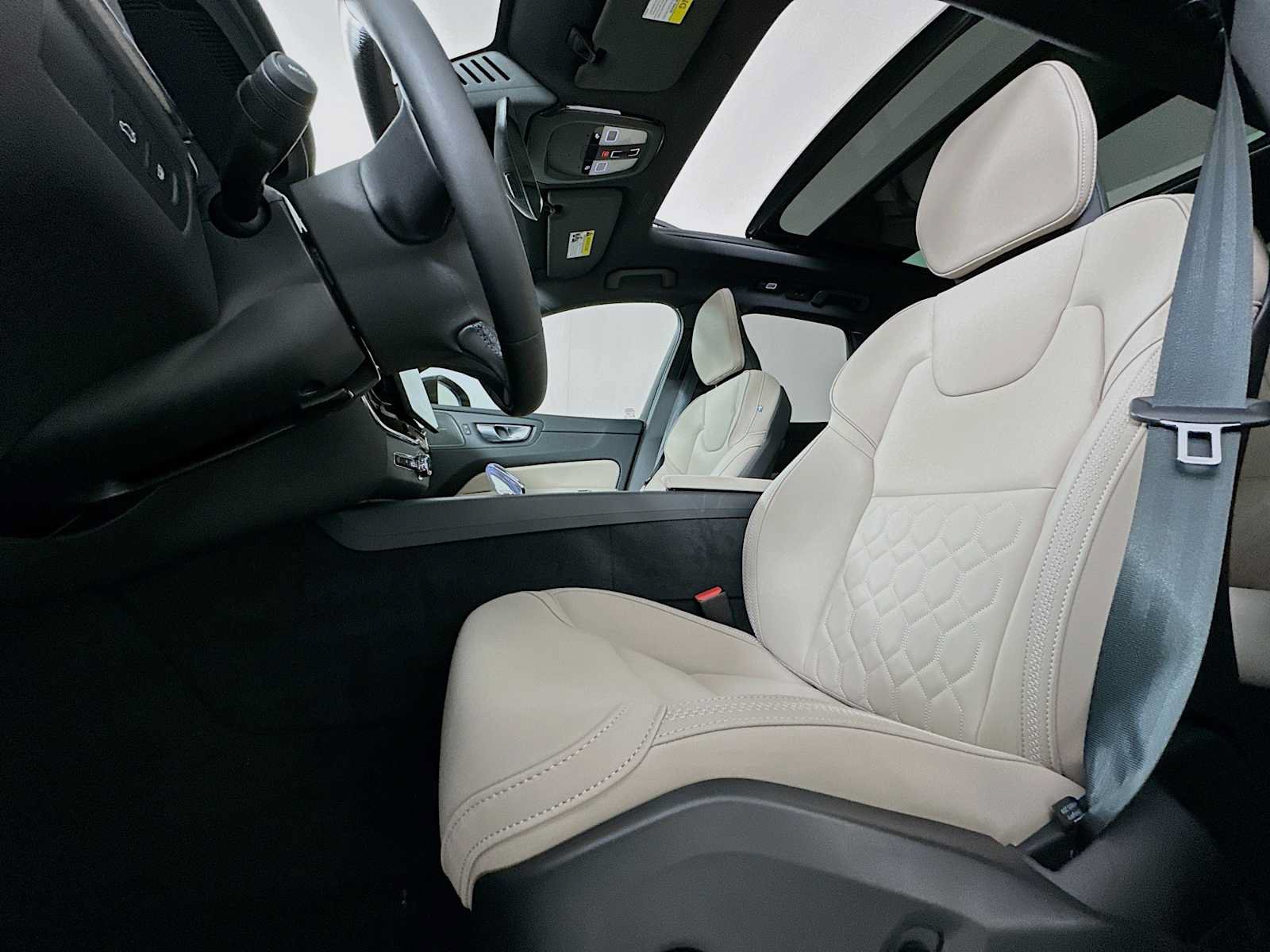 New 2026 Volvo XC60 T8 Plus w/ Protection Package AWD/4WD image 18