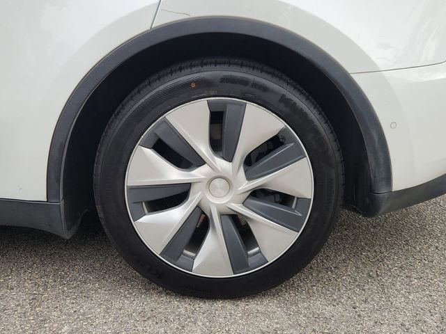 Used 2022 Tesla Model Y Long Range image 32