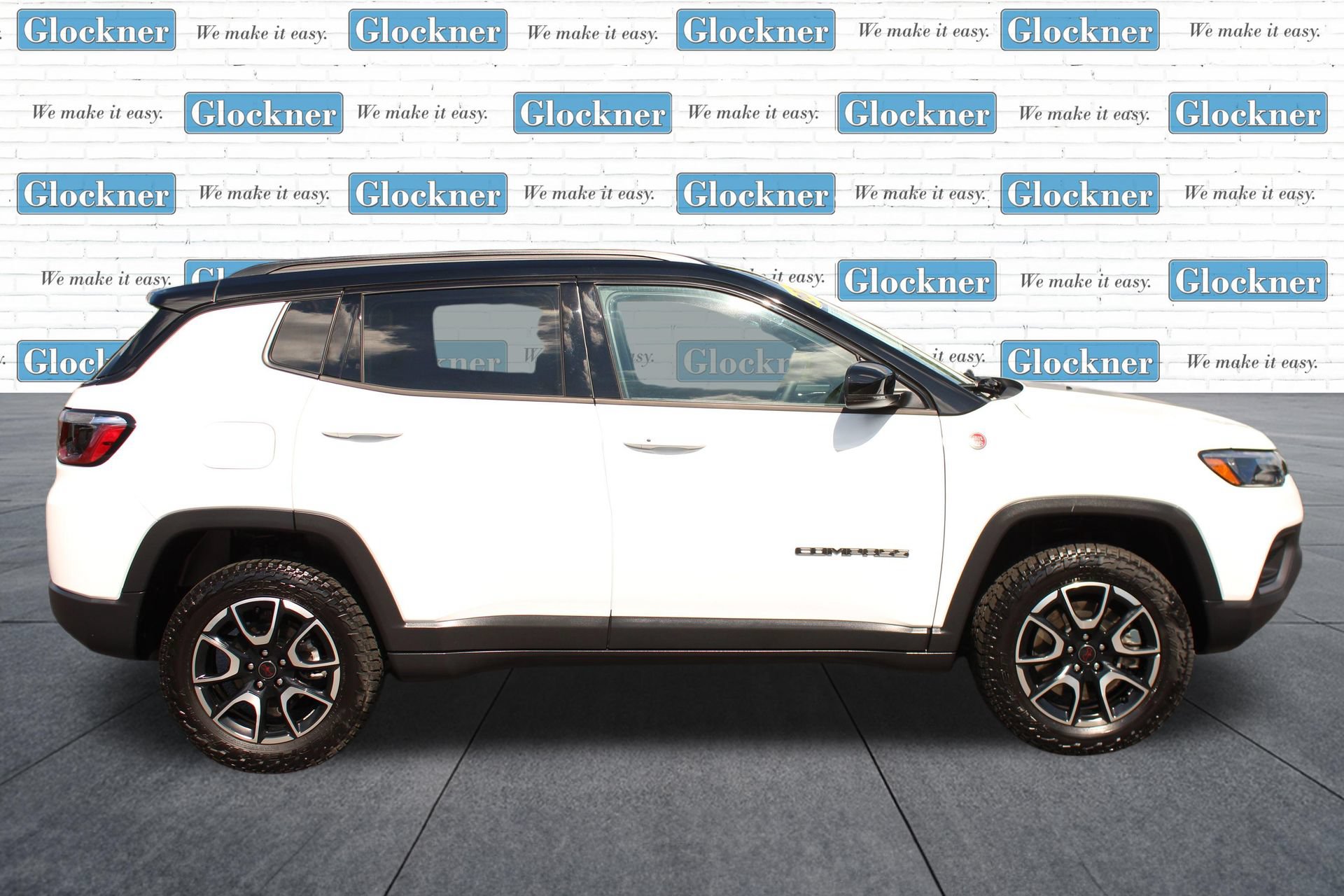 Used 2025 Jeep Compass Trailhawk w/ Trailhawk Convenience Group AWD/4WD image 6