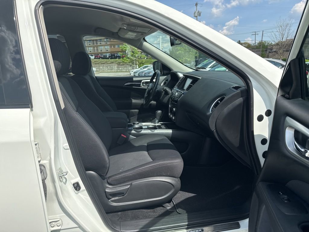 Used 2017 Nissan Pathfinder SV w/ SV Tech Package AWD/4WD image 7
