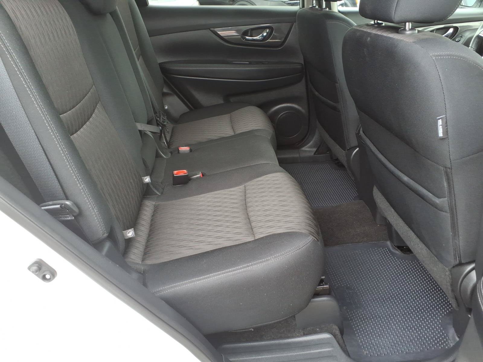 Used 2017 Nissan Rogue SV AWD/4WD image 28