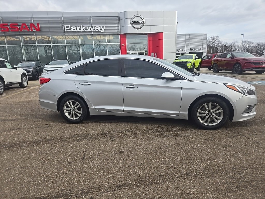 Used 2015 Hyundai Sonata SE w/ Option Group 09 image 8