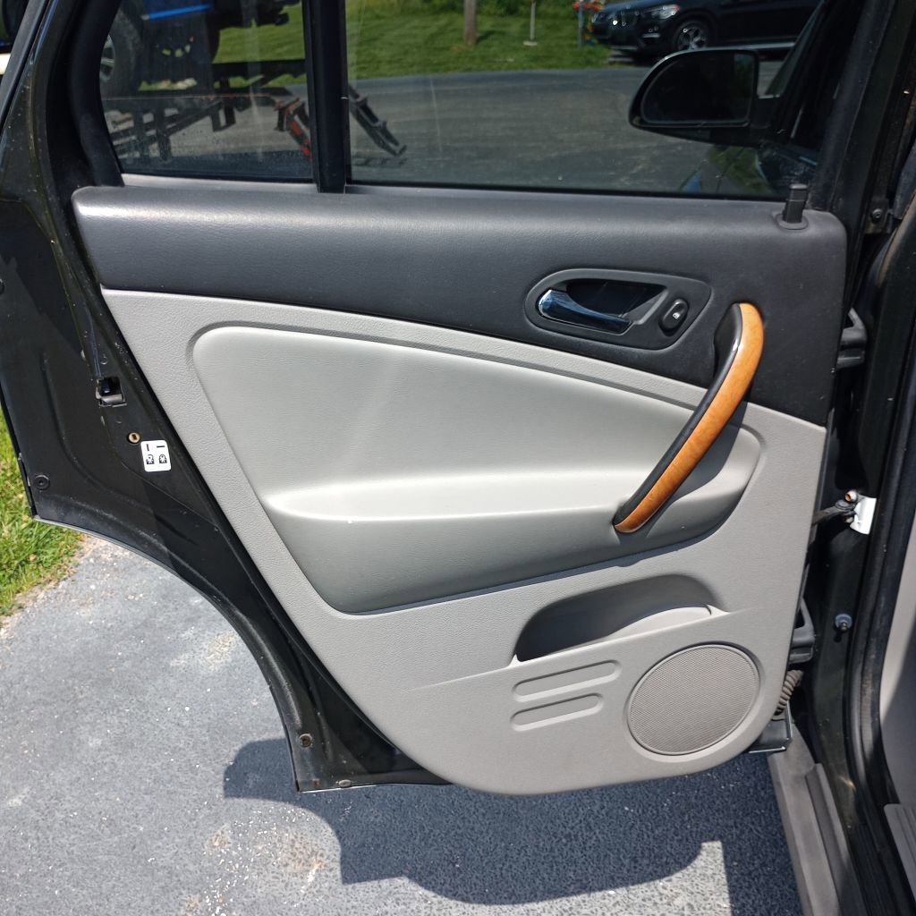 Used 2006 Saturn Vue AWD V6 w/ Leather Appointments Pkg image 15