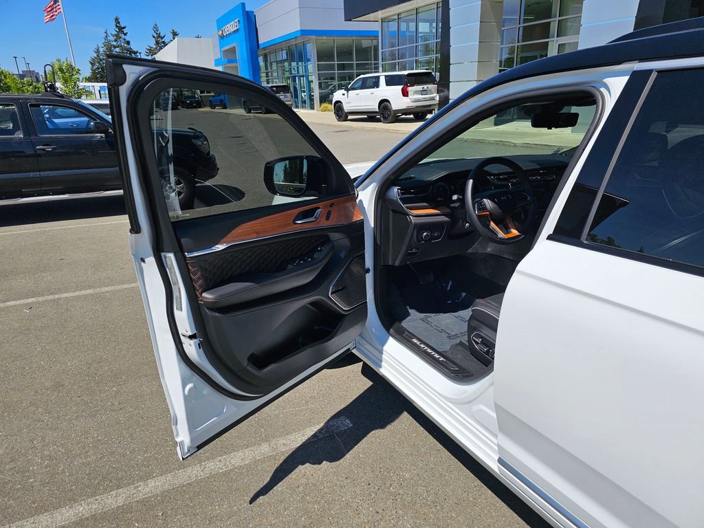 Used 2025 Jeep Grand Cherokee L Summit AWD/4WD image 21