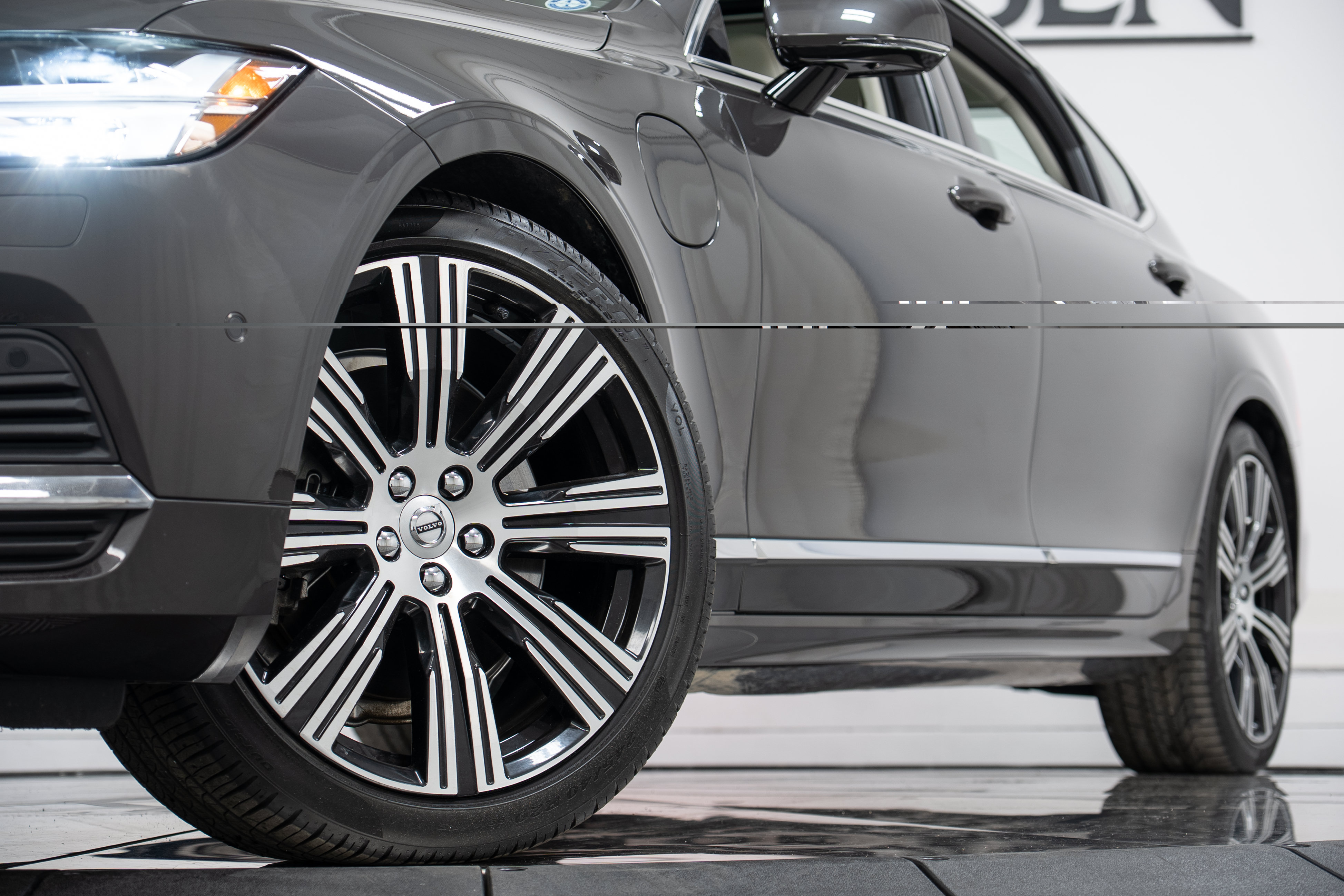 Certified 2025 Volvo S90 T8 Ultra AWD/4WD image 27