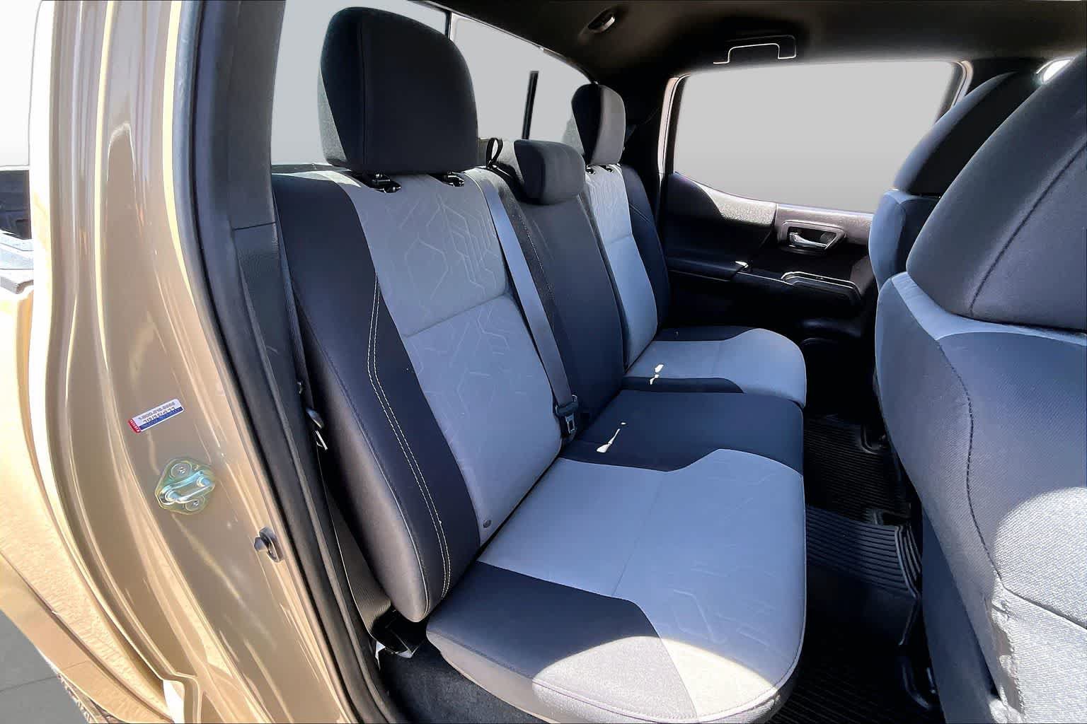 Used 2020 Toyota Tacoma TRD Sport w/ Technology Package AWD/4WD image 18