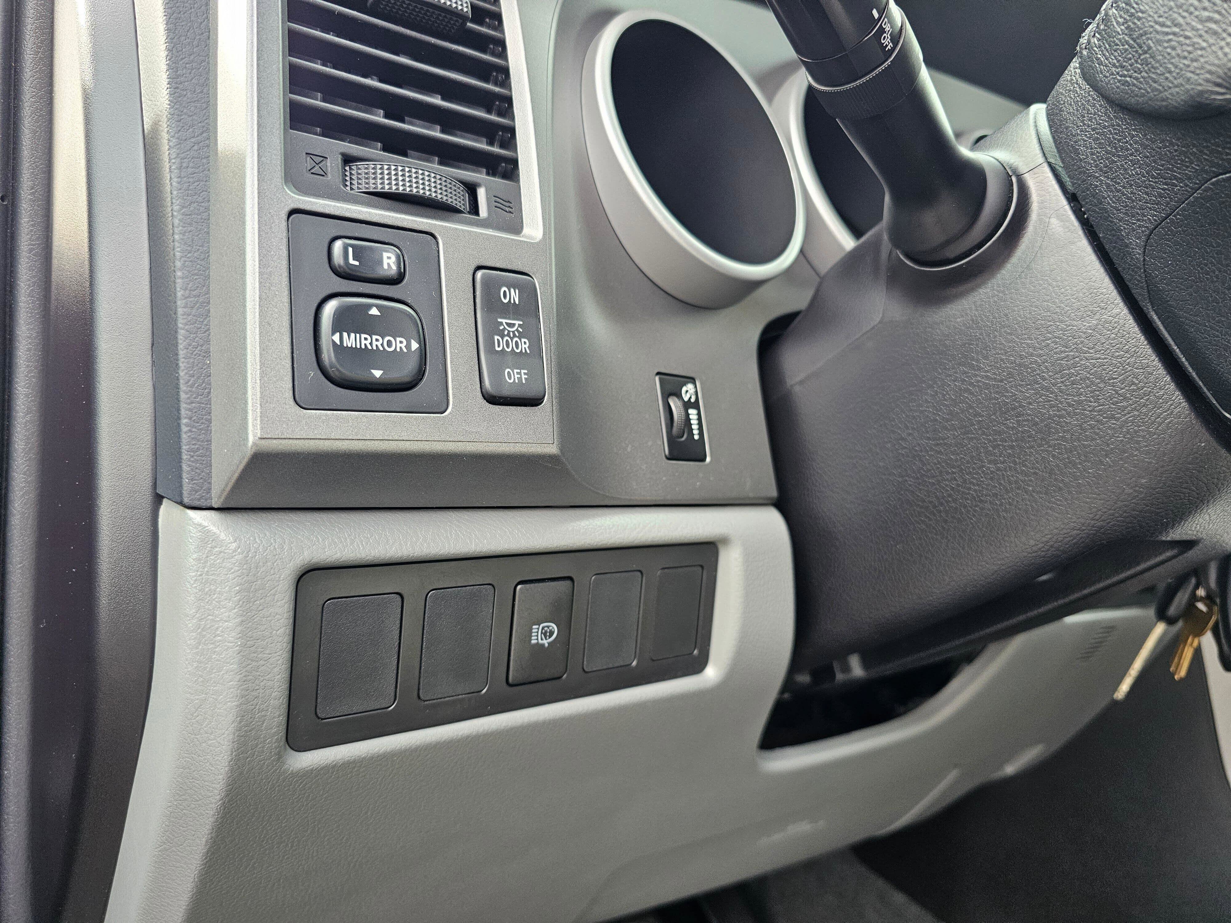 Used 2016 Toyota Sequoia SR5 AWD/4WD image 21