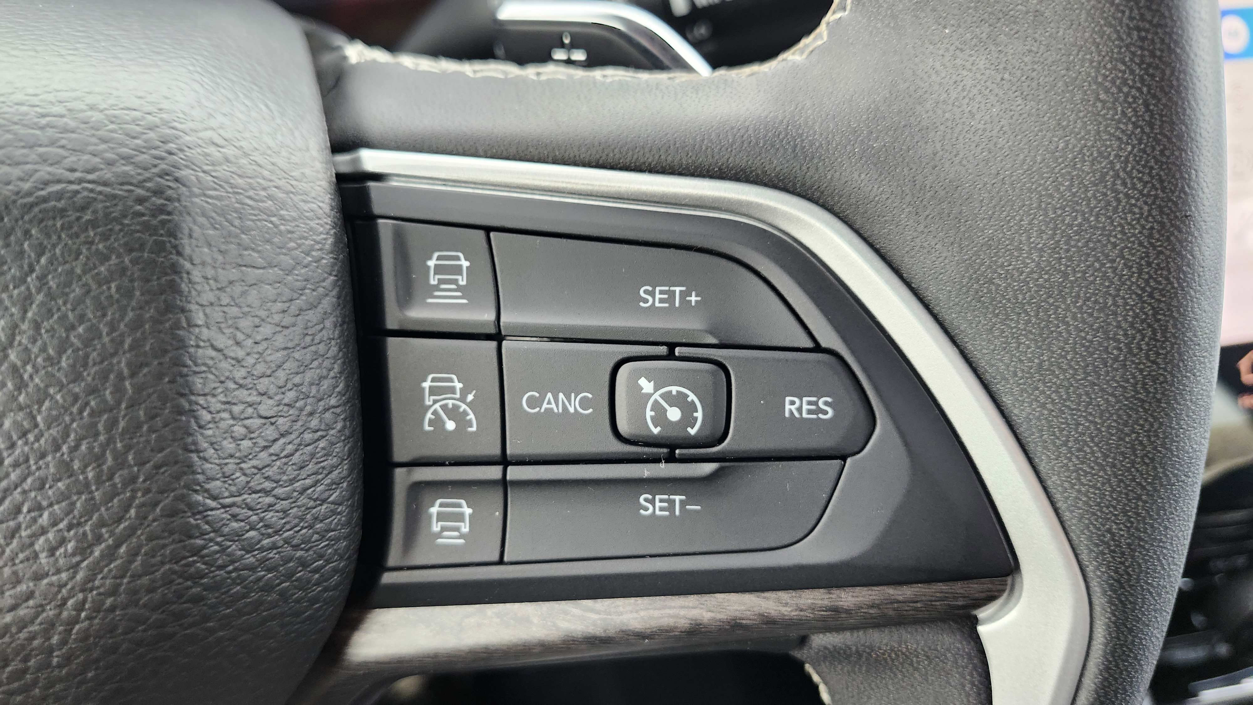 Used 2023 Jeep Grand Cherokee Limited image 36