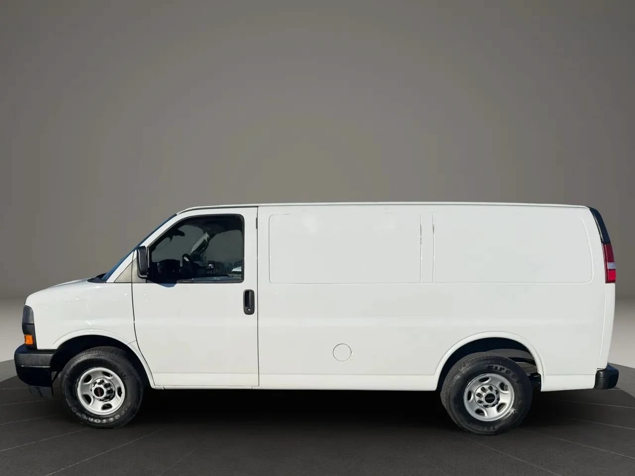 Used 2022 GMC Savana 2500 RWD image 8