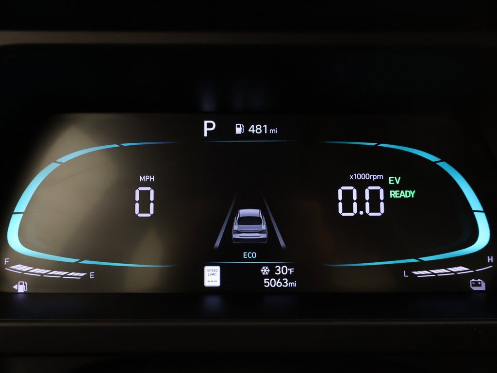 Used 2025 Hyundai Elantra Blue image 33