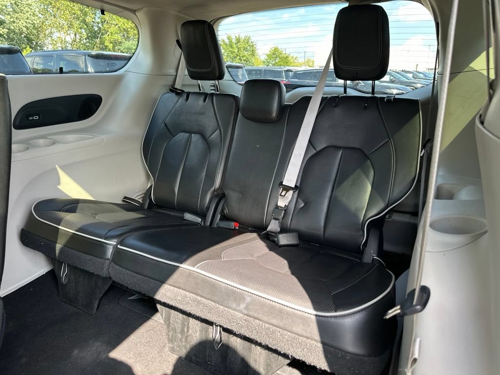 Used 2023 Chrysler Pacifica Limited FWD image 38
