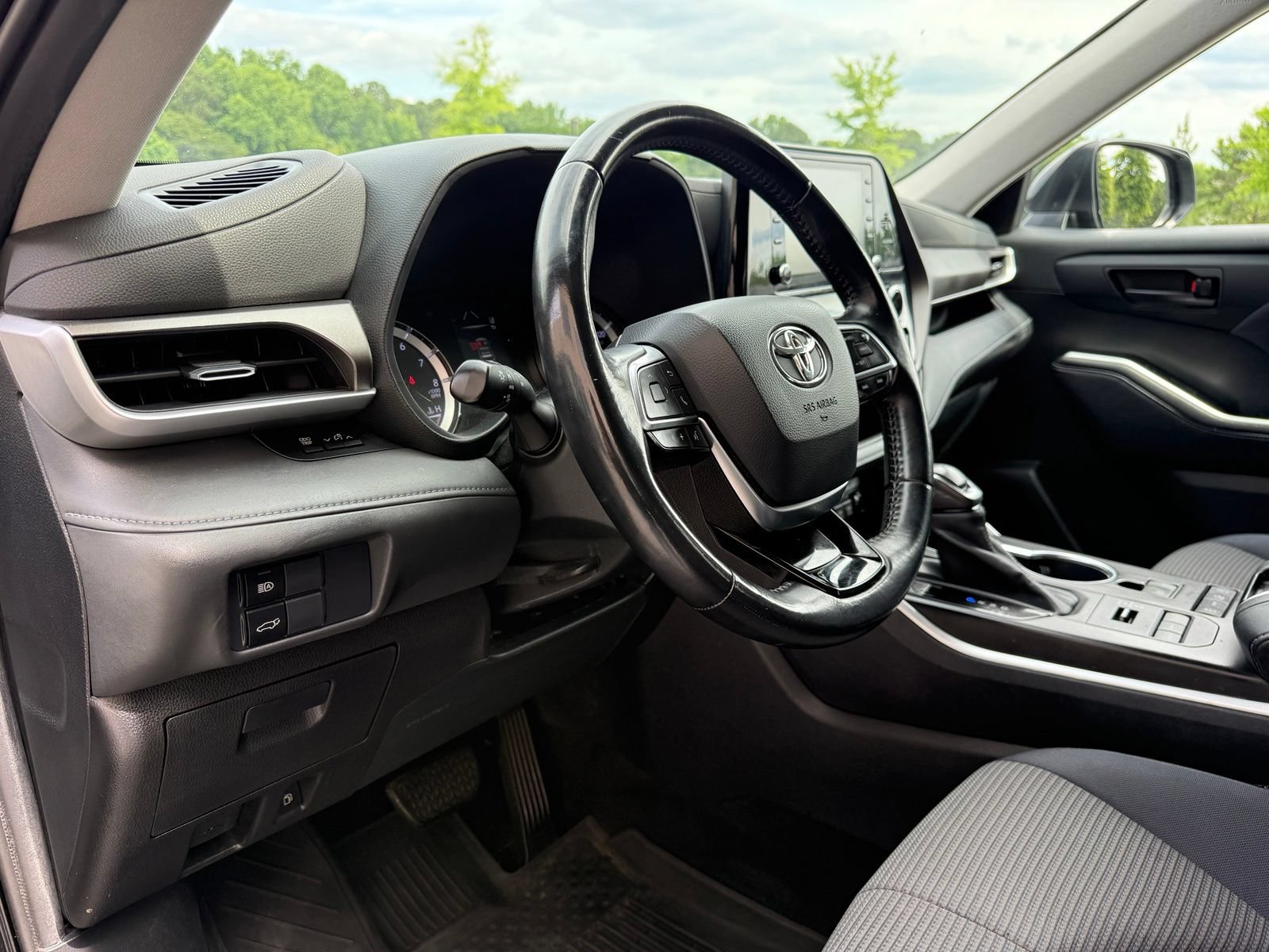 Used 2020 Toyota Highlander LE AWD/4WD image 22