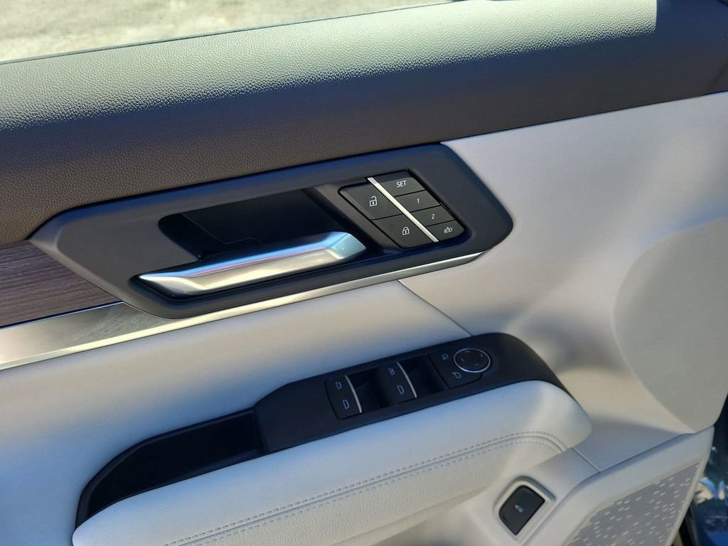 New 2026 GMC Terrain Denali w/ LPO, Black Badging Package image 15