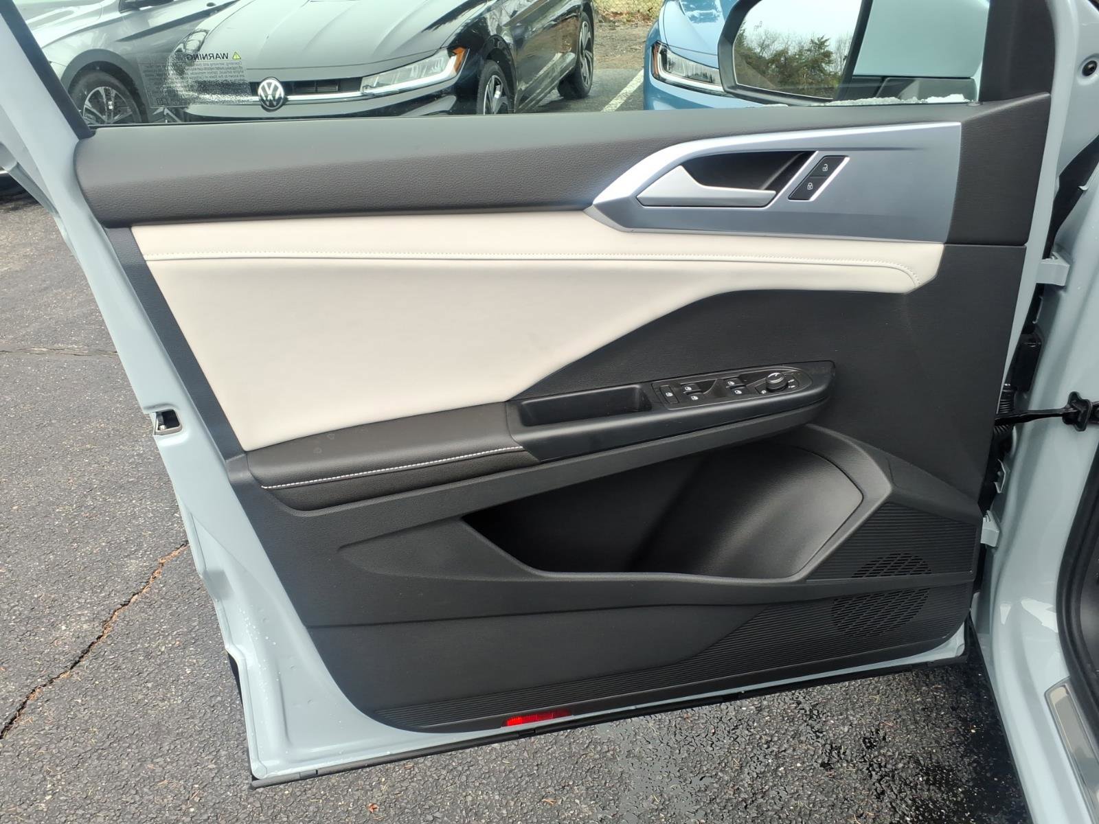 New 2026 Volkswagen Taos SE image 11
