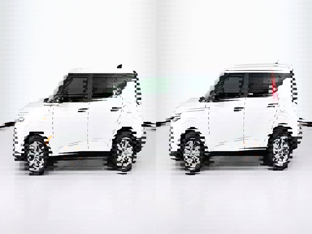 Used 2020 Kia Soul LX image 3