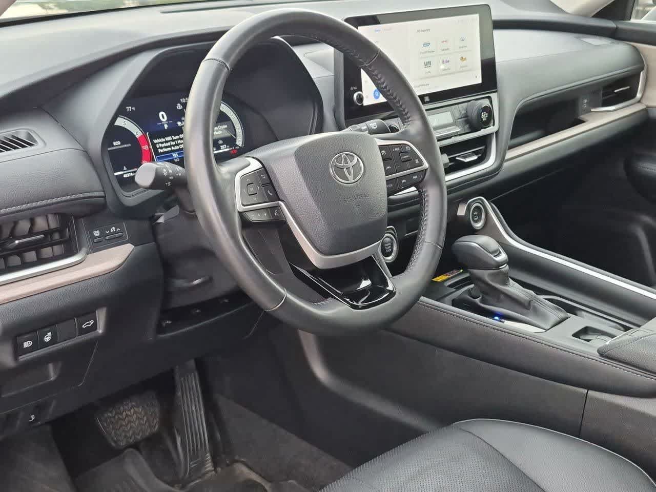 Used 2024 Toyota Grand Highlander AWD image 2