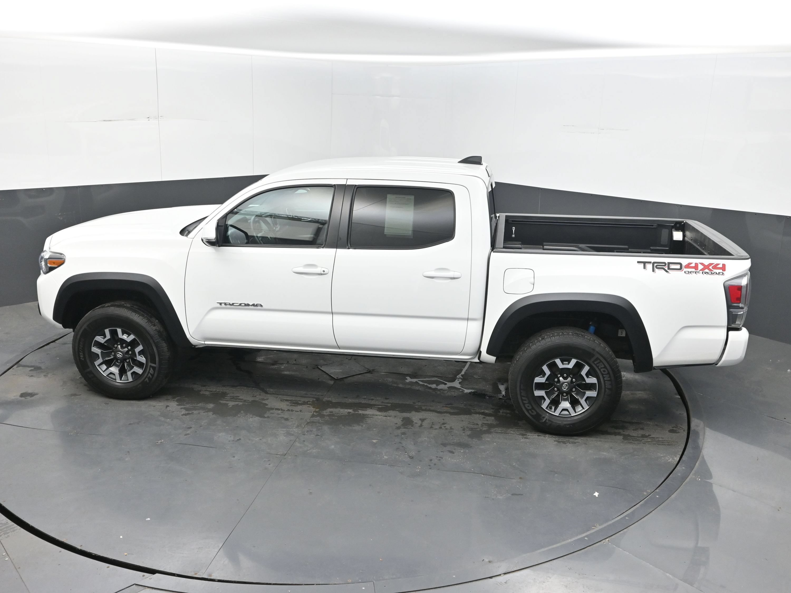 Used 2022 Toyota Tacoma TRD Off-Road w/ Technology Package AWD/4WD image 29