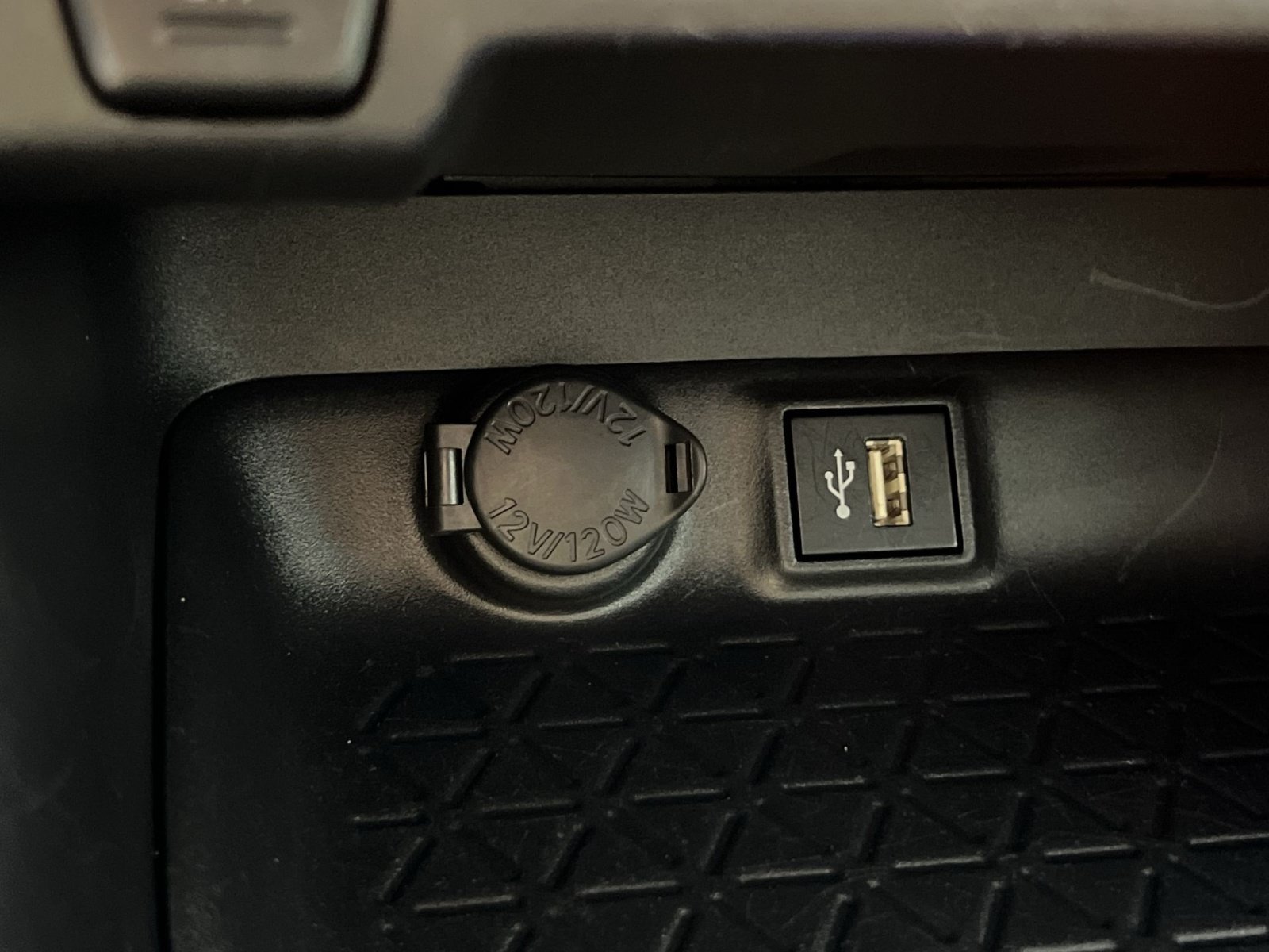 Used 2025 Toyota RAV4 LE FWD image 33