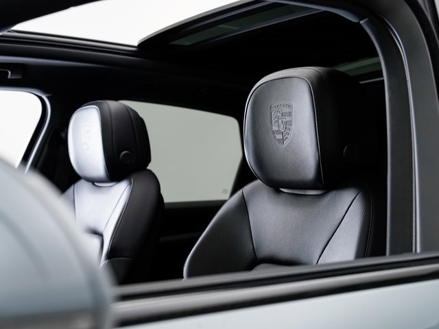 Used 2025 Porsche Cayenne image 10