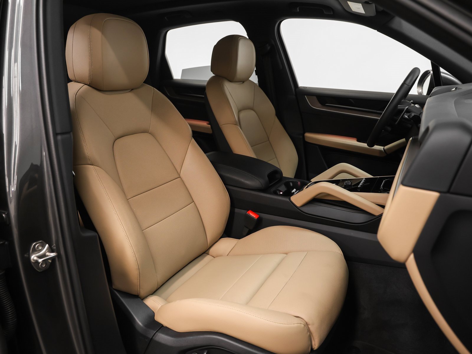 Used 2025 Porsche Cayenne image 20