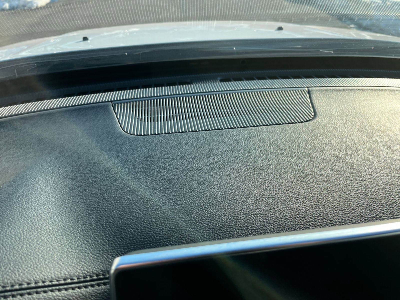 Used 2025 Jeep Compass Limited image 17