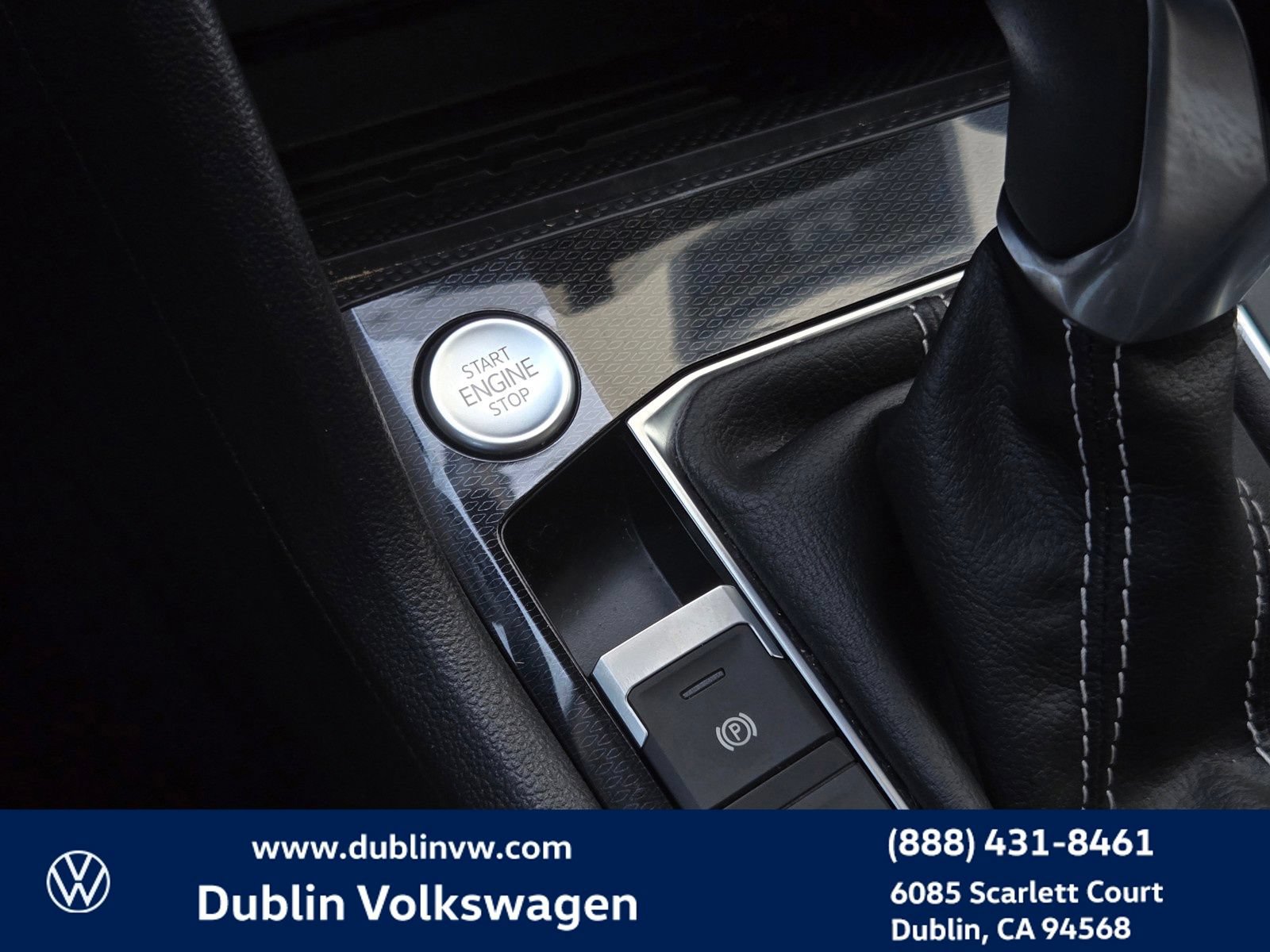 Certified 2025 Volkswagen Taos SE w/ Panoramic Sunroof Package FWD image 19