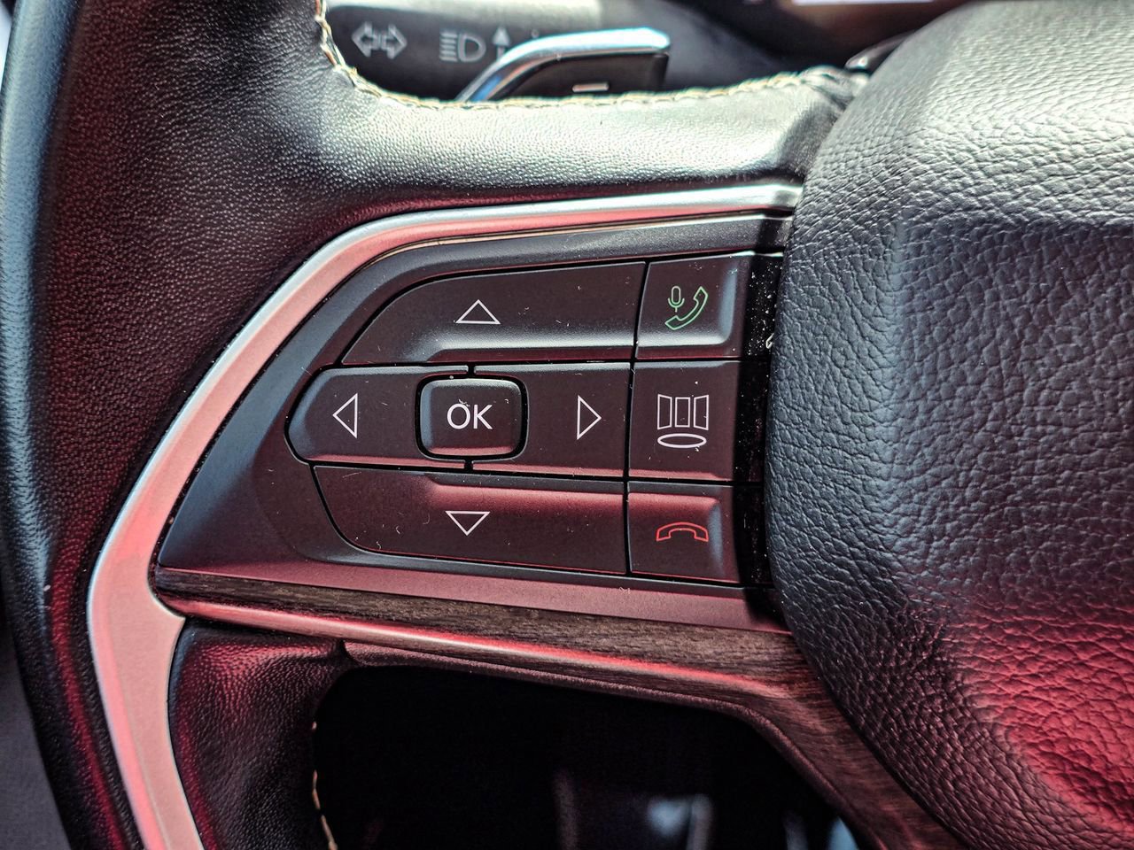 Used 2022 Jeep Grand Cherokee Limited image 22