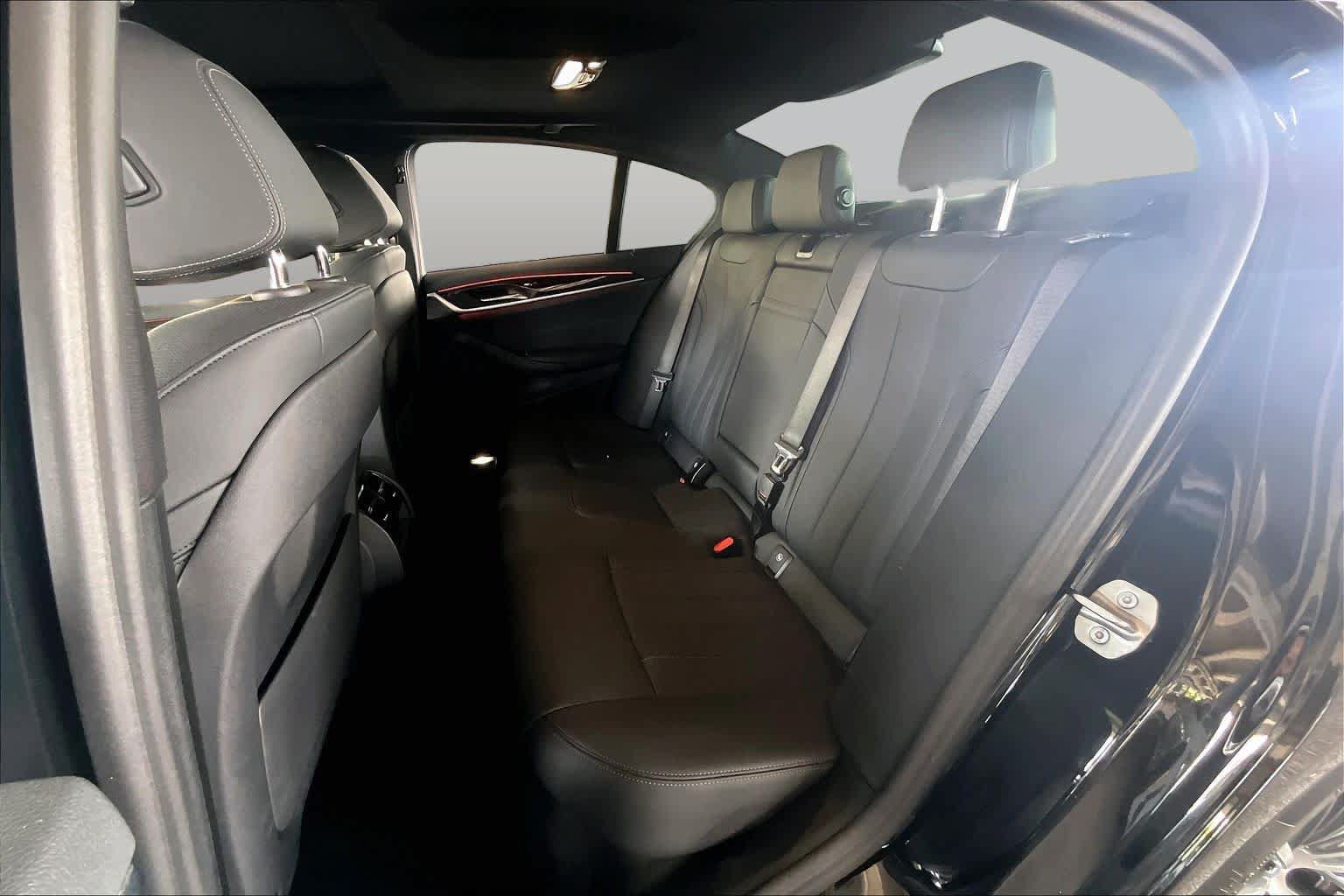 Used 2023 BMW 530e w/ Convenience Package RWD image 17