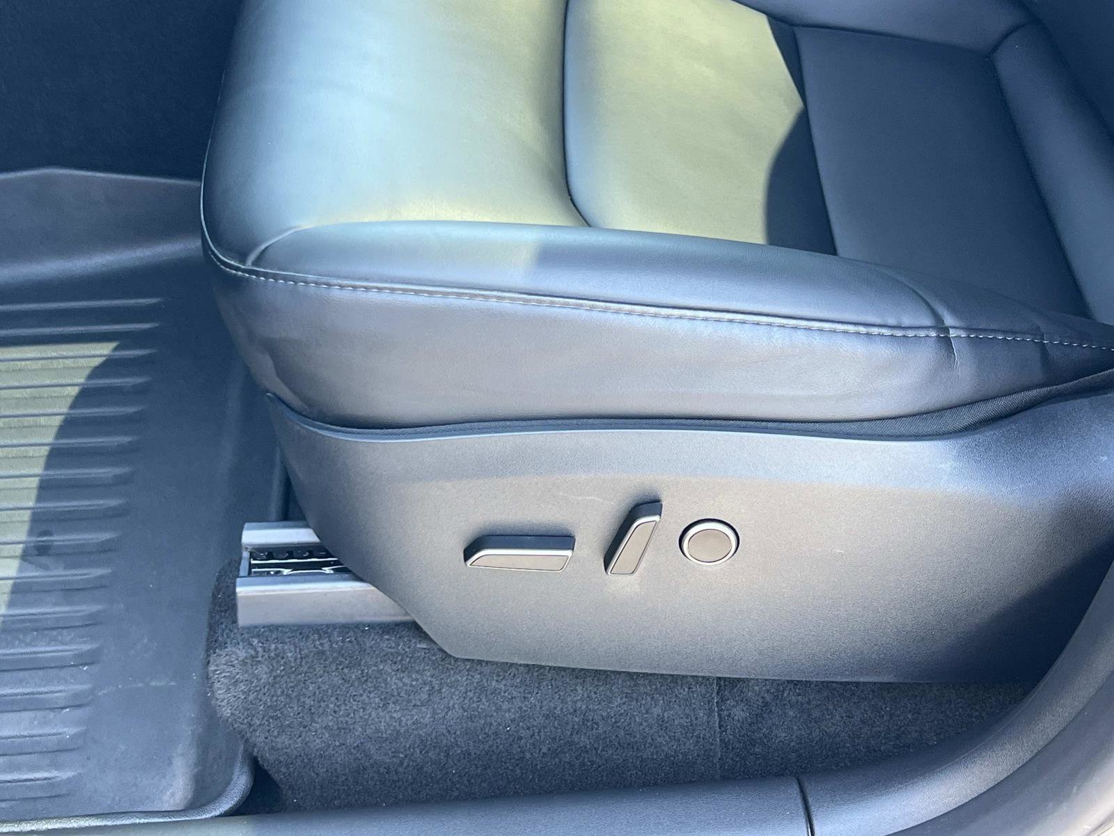 Used 2024 Tesla Model Y Long Range image 17