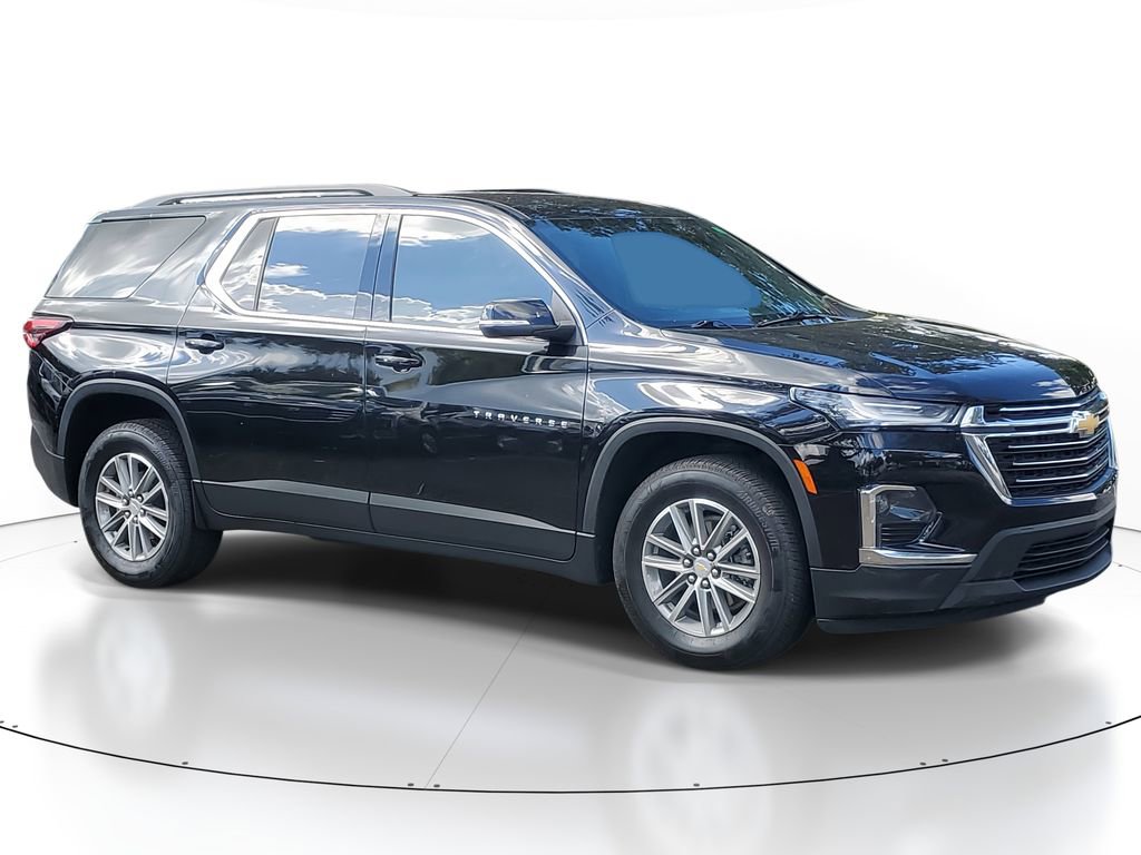Used 2023 Chevrolet Traverse LT image 2