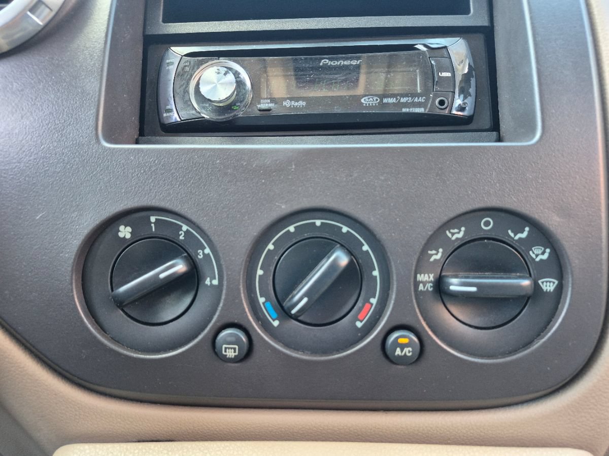 Used 2004 Ford Expedition XLT RWD image 46
