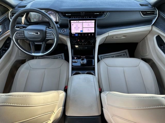 Used 2025 Jeep Grand Cherokee Limited image 23