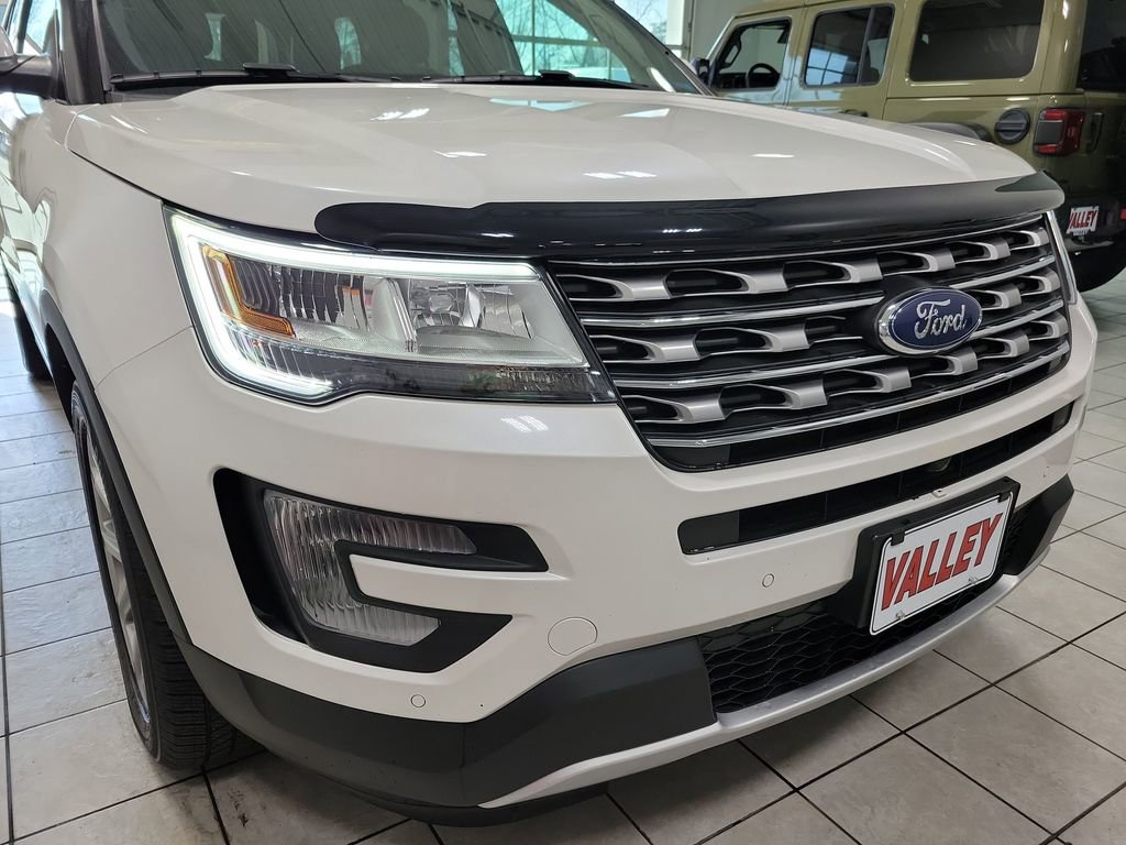 Used 2017 Ford Explorer Limited image 28