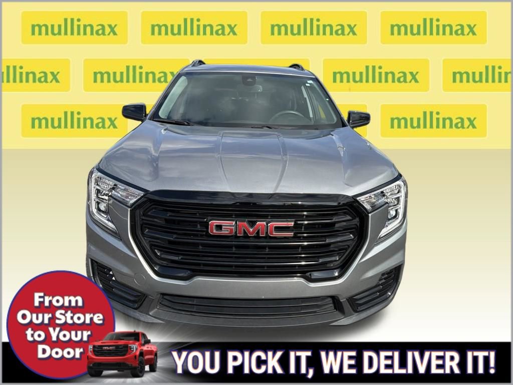 Used 2023 GMC Terrain SLE w/ Driver Convenience Package FWD image 2