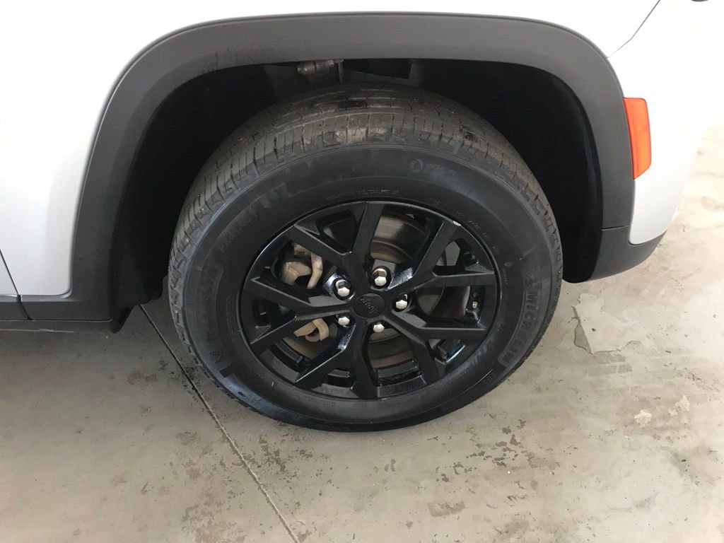 Used 2024 Jeep Grand Cherokee Altitude image 39
