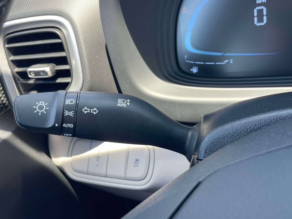 Used 2023 Hyundai Venue SEL FWD image 21