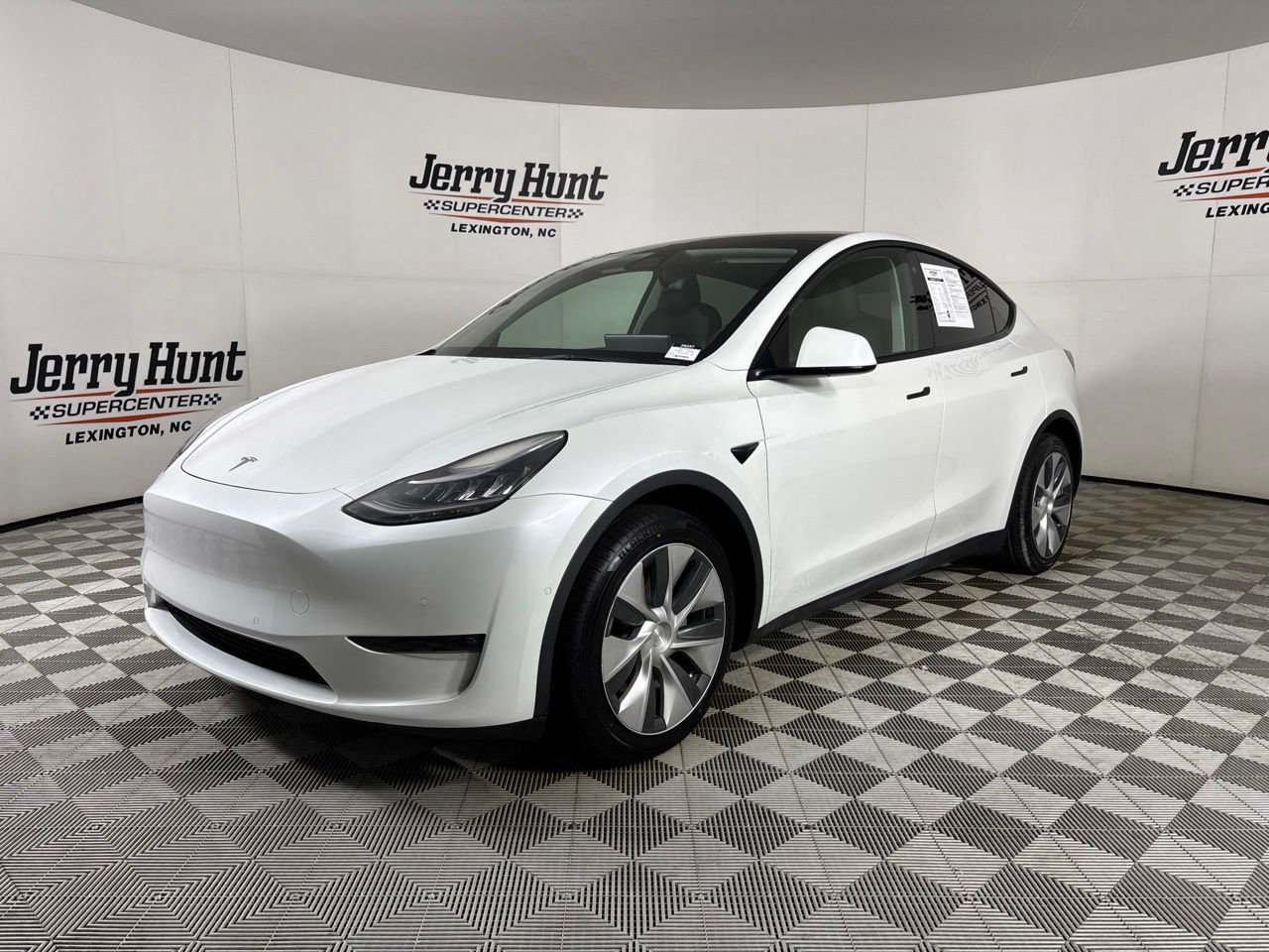 Used 2021 Tesla Model Y Long Range AWD/4WD image 1