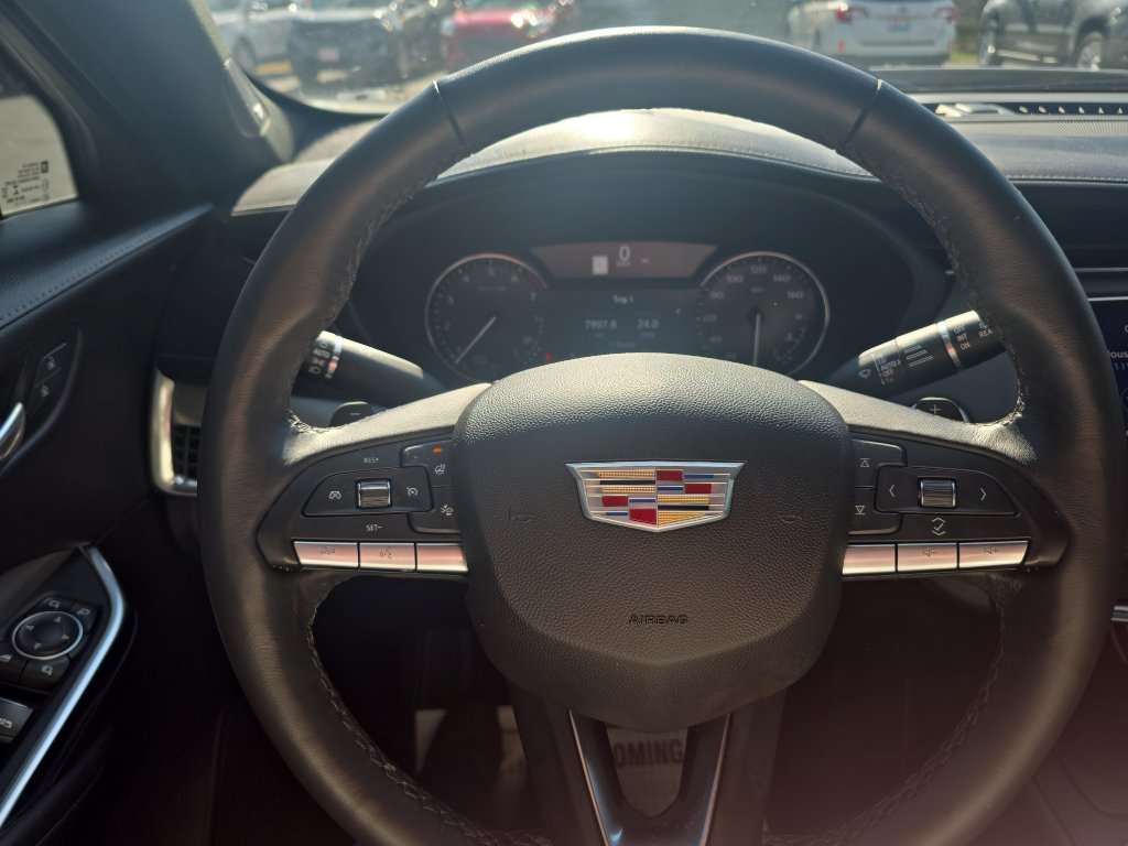 Used 2022 Cadillac XT4 Premium Luxury w/ Cold Weather Package AWD/4WD image 18