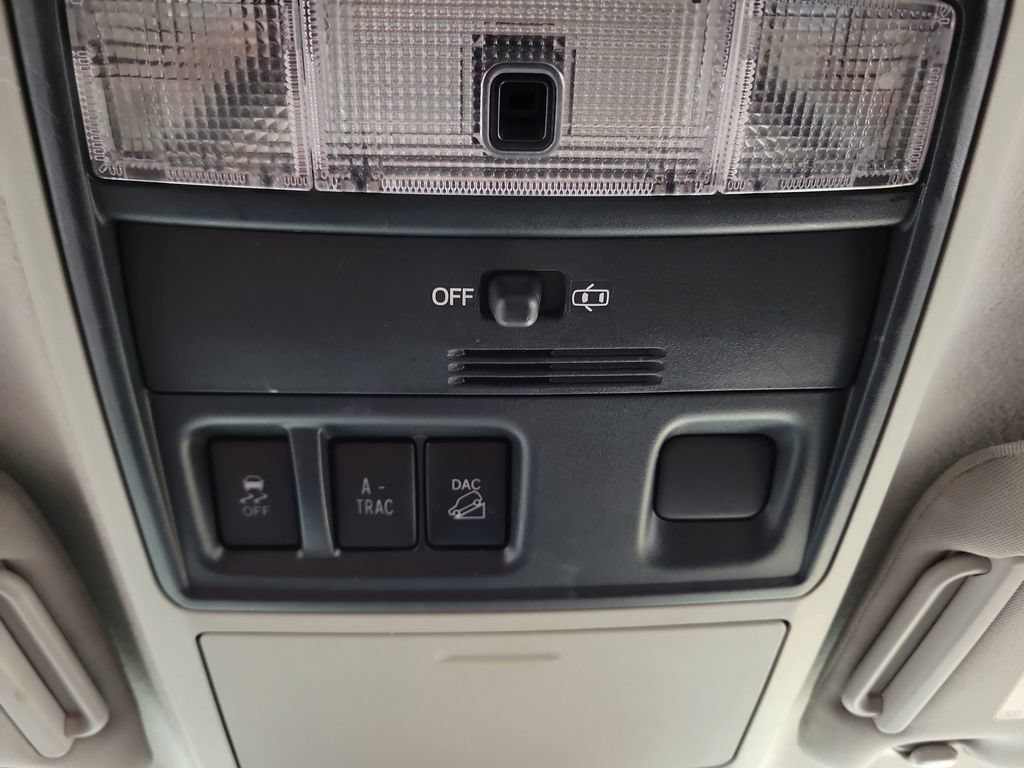 Used 2018 Toyota 4Runner SR5 AWD/4WD image 22