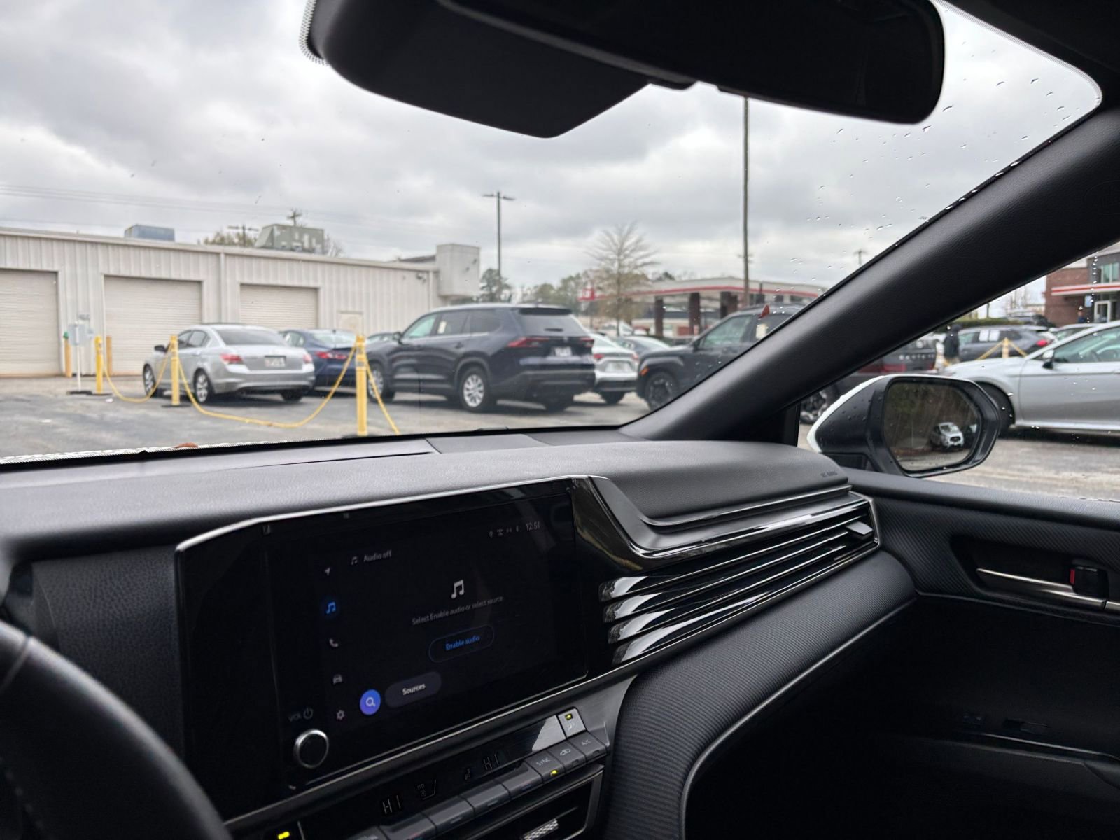 Used 2025 Toyota Camry SE image 35