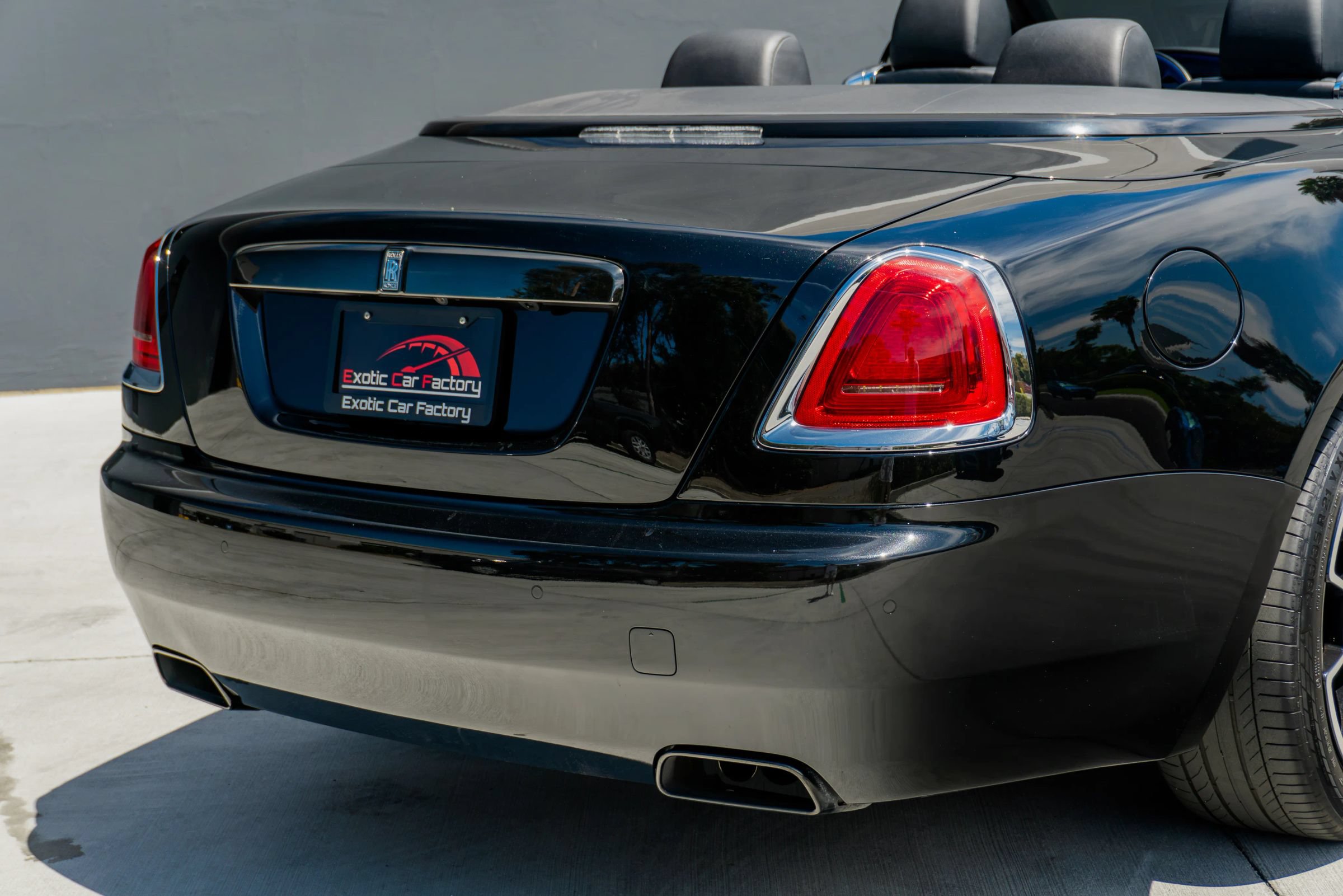 Used 2018 Rolls-Royce Dawn RWD image 40