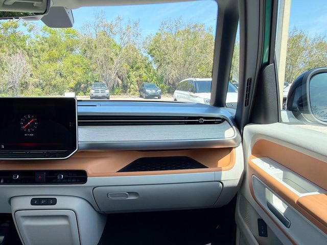 Used 2025 Volkswagen ID. Buzz Pro S Plus image 18