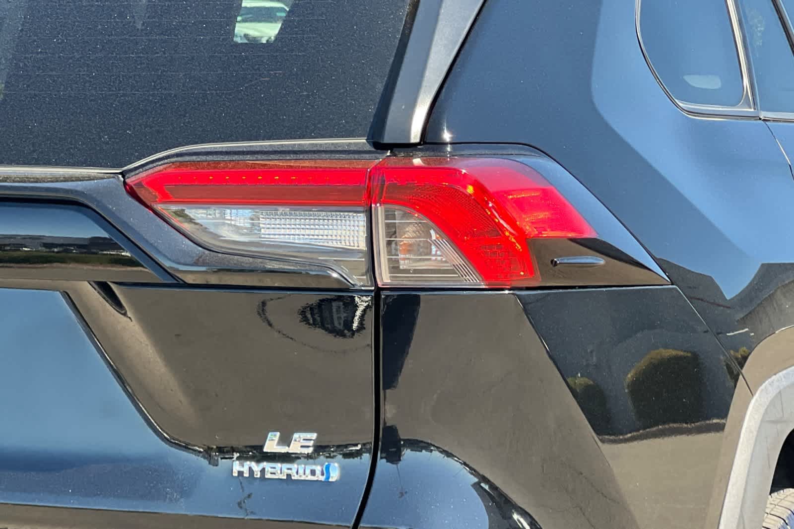 Used 2021 Toyota RAV4 LE AWD/4WD image 31