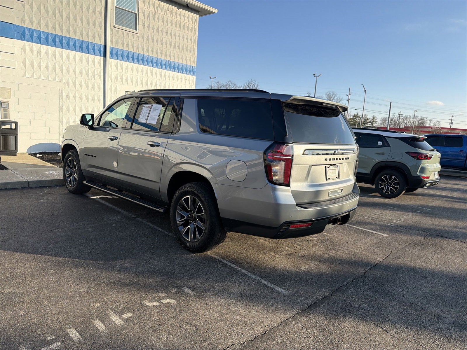 Used 2023 Chevrolet Suburban Z71 w/ Luxury Package image 6