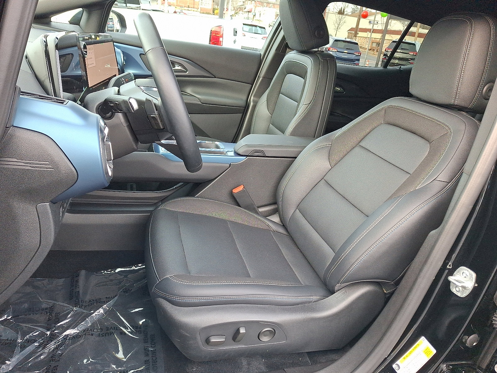 Used 2025 Chevrolet Equinox EV LT w/ Convenience Package image 15