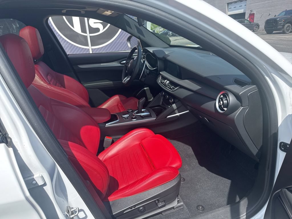 Used 2023 Alfa Romeo Stelvio Veloce AWD/4WD image 67