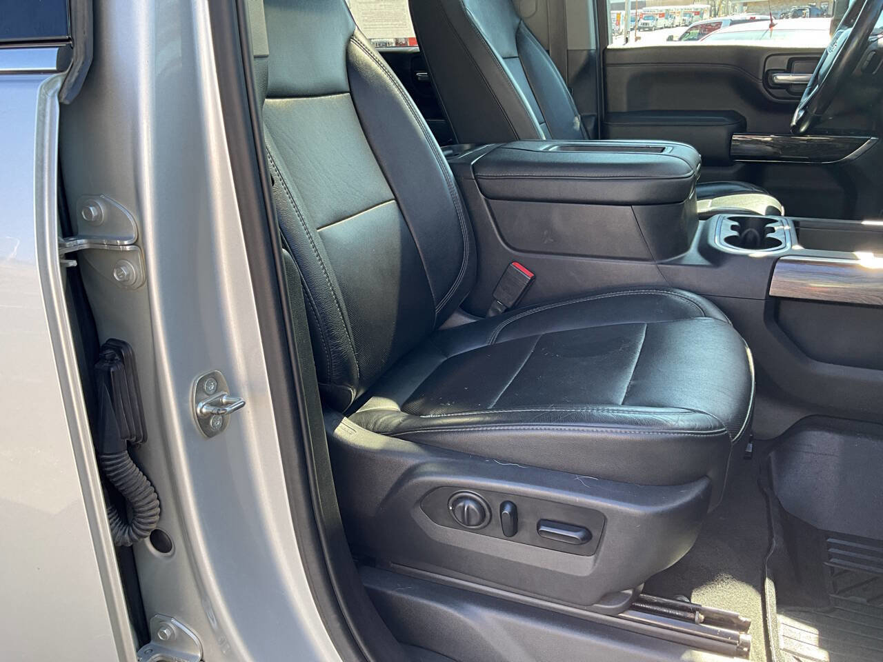 Used 2020 Chevrolet Silverado 2500 LTZ w/ LTZ Premium Package image 16