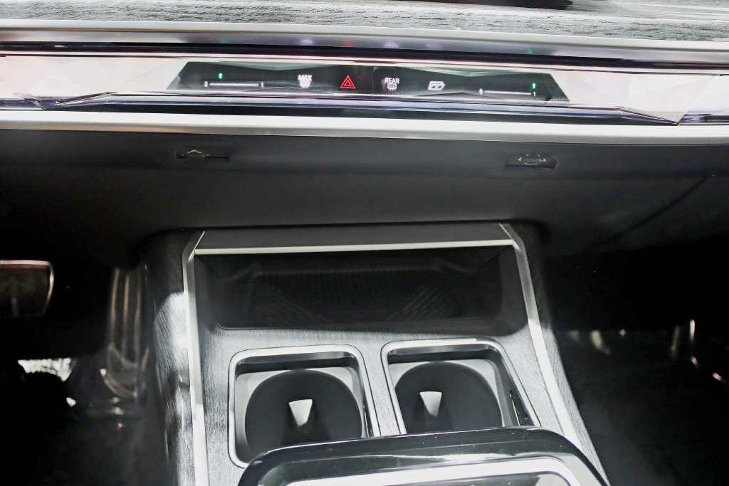 Used 2023 BMW 760i xDrive AWD/4WD image 26
