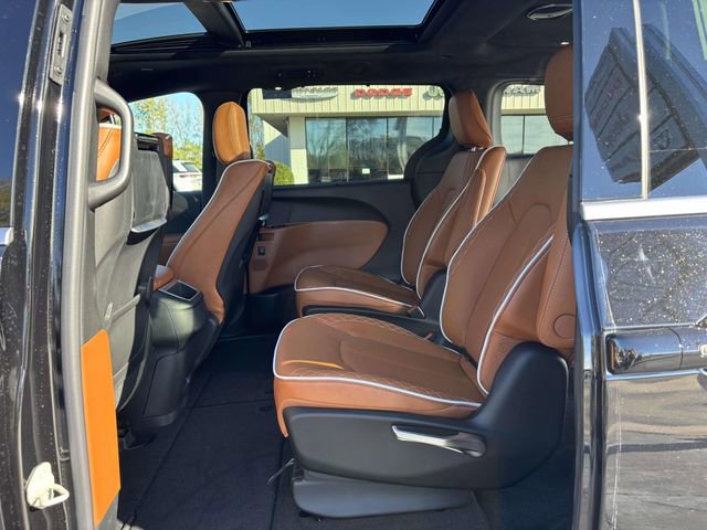 New 2026 Chrysler Pacifica Pinnacle image 8