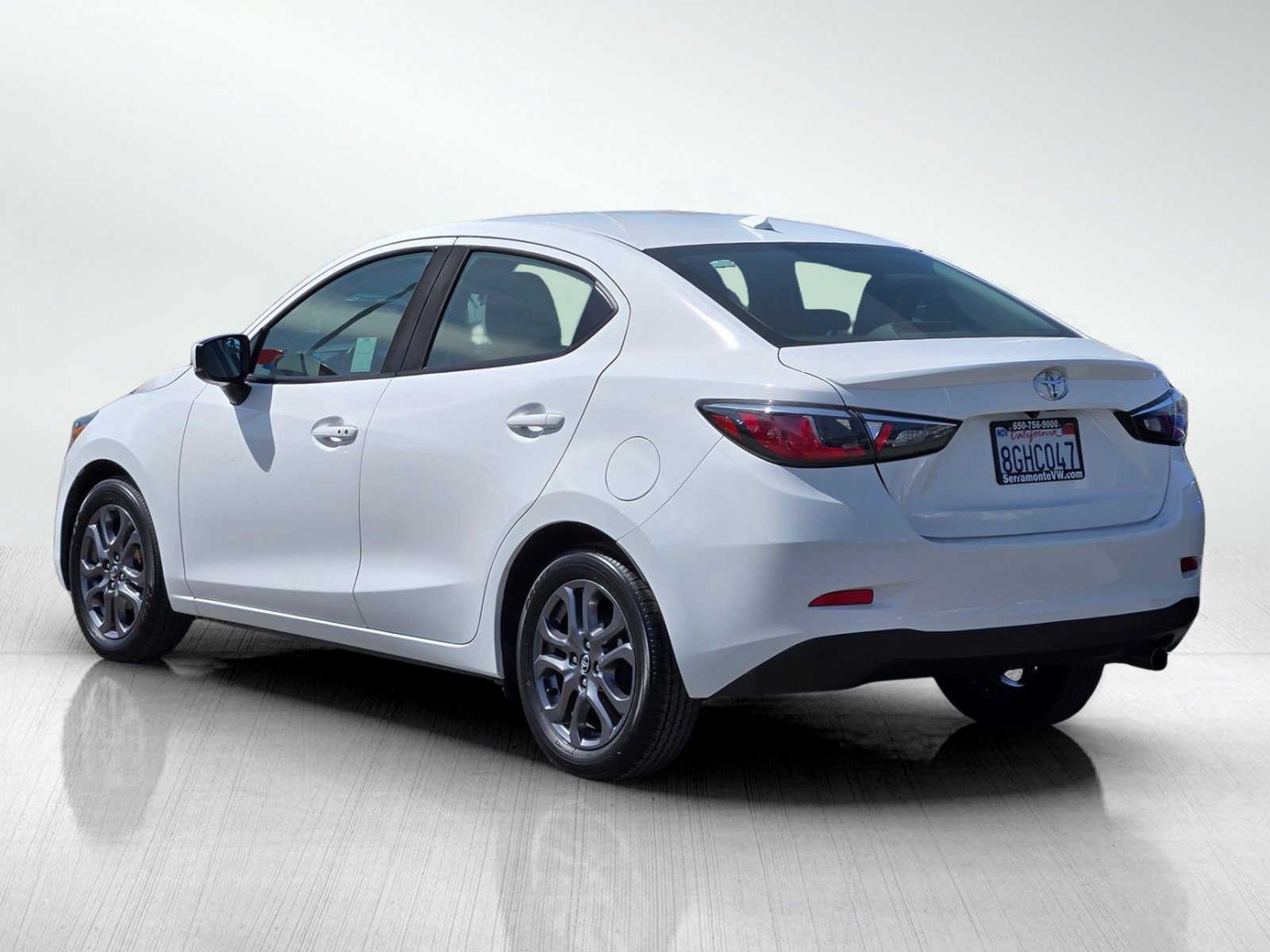 Used 2019 Toyota Yaris LE FWD image 6
